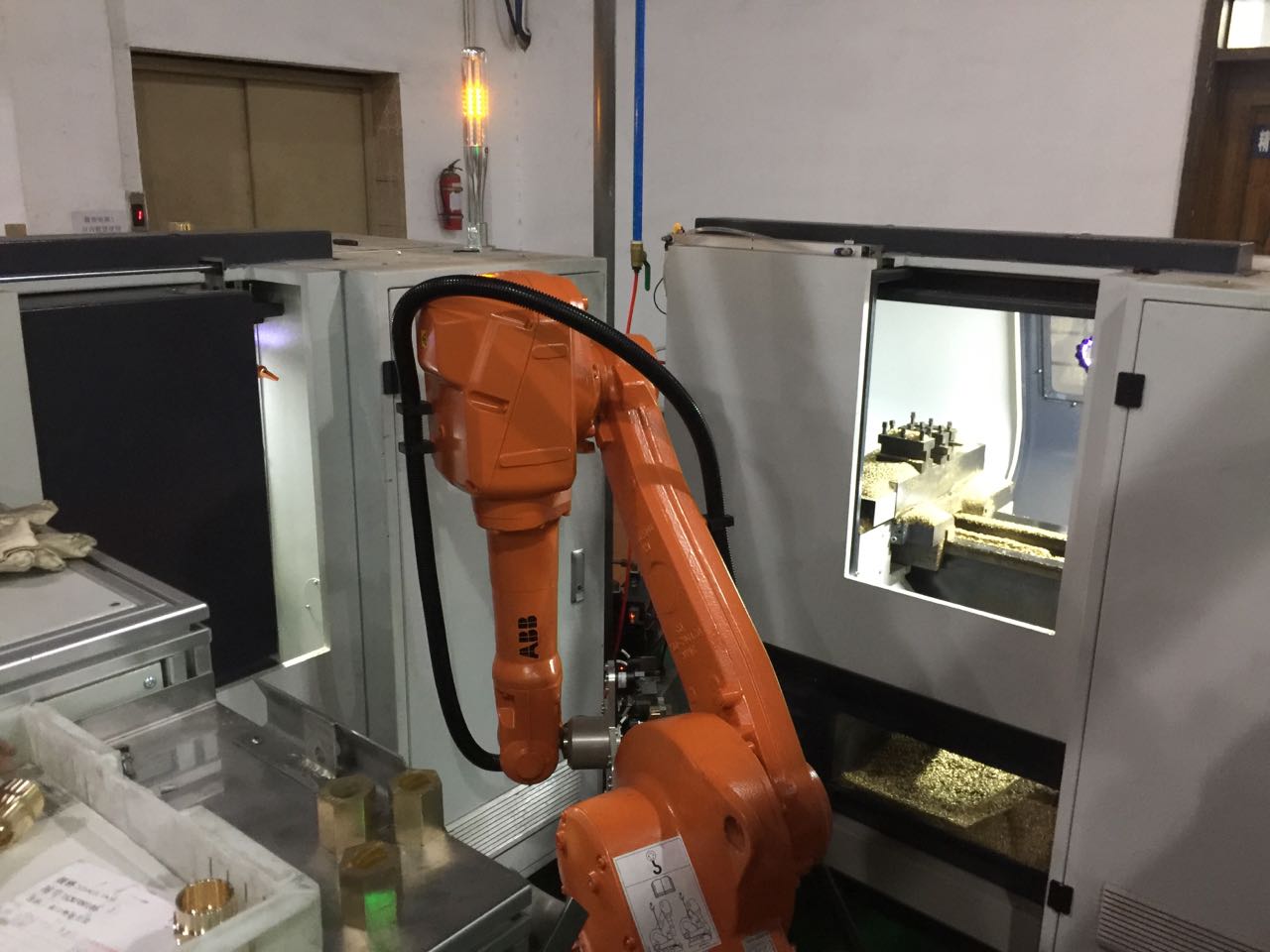 数控机床上下料机器人系统 数控机床上下料机器人系统